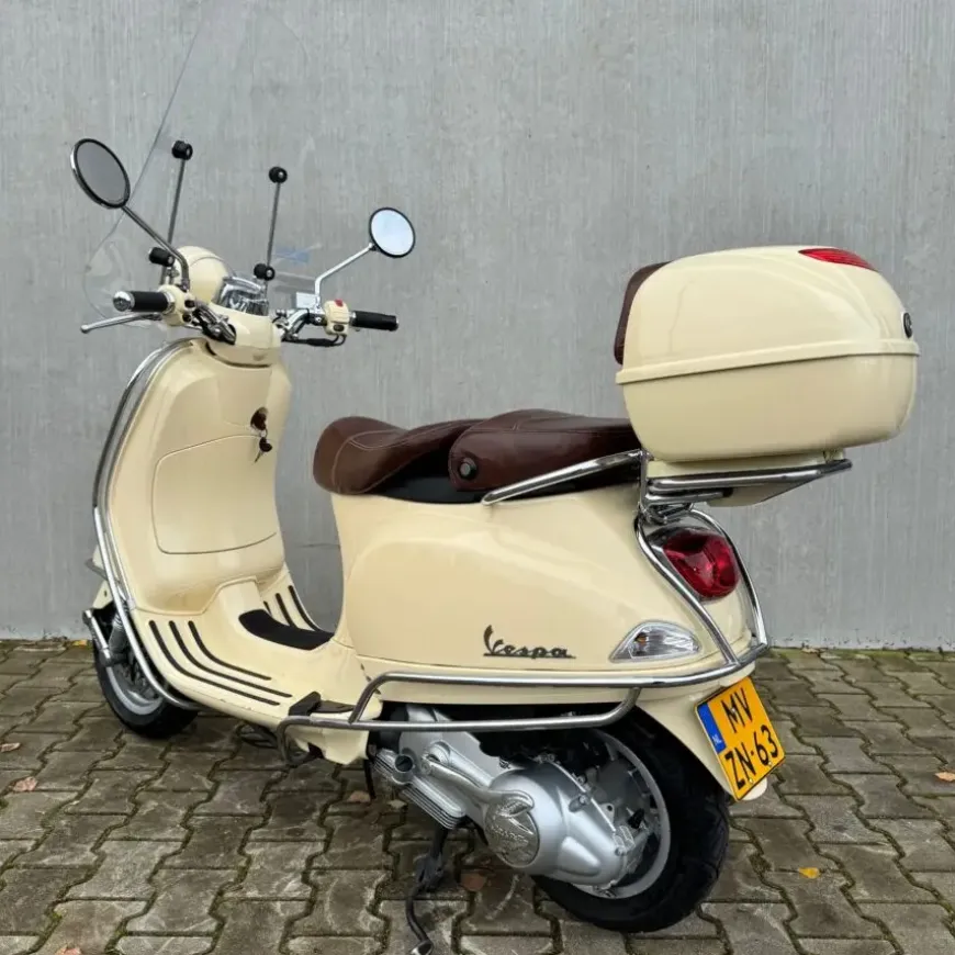SOLD Vespa LXV 125 MV-ZN-63