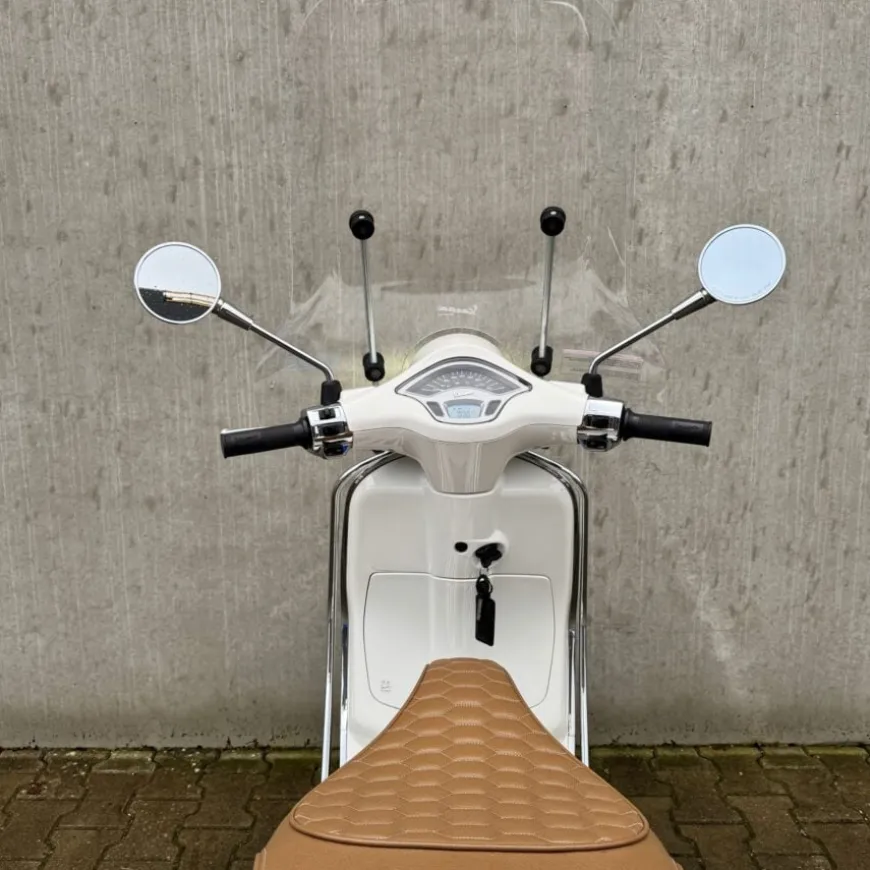 SOLD Vespa Primavera Bianco FJR-48-Z