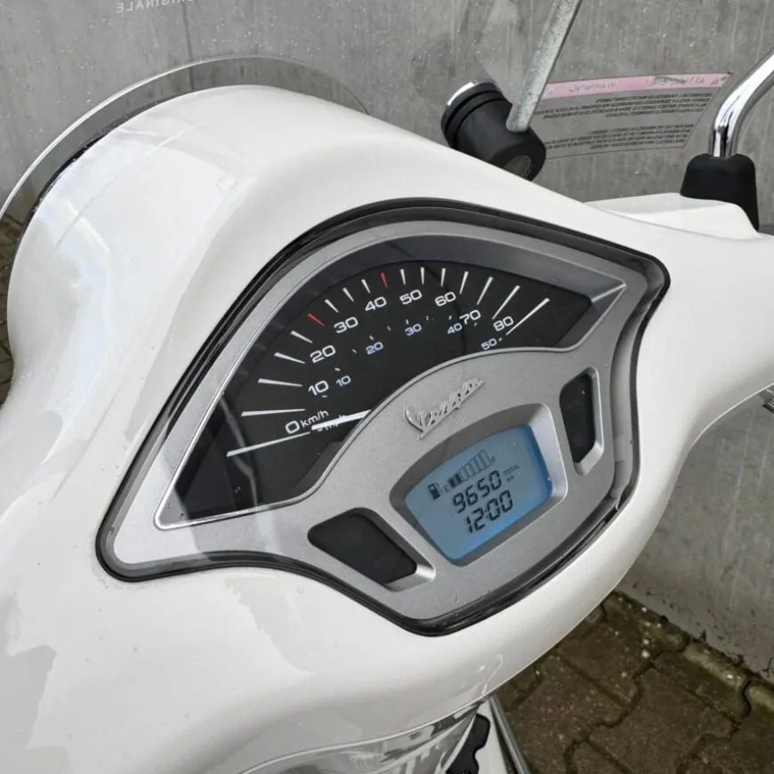 SOLD Vespa Primavera Bianco FJR-48-Z