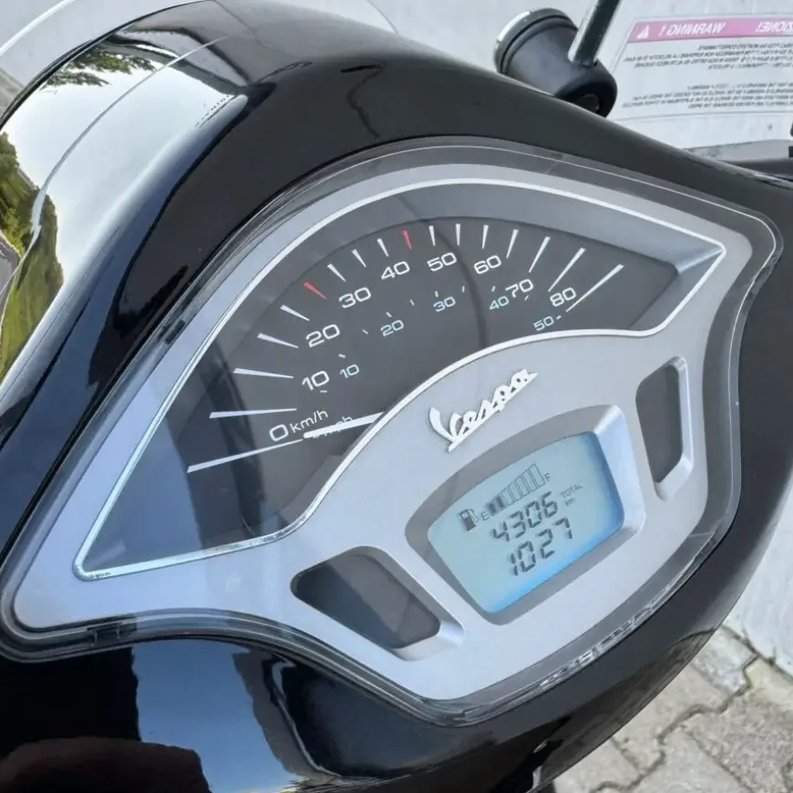 SOLD Vespa Primavera Glans zwart FJB-19-P