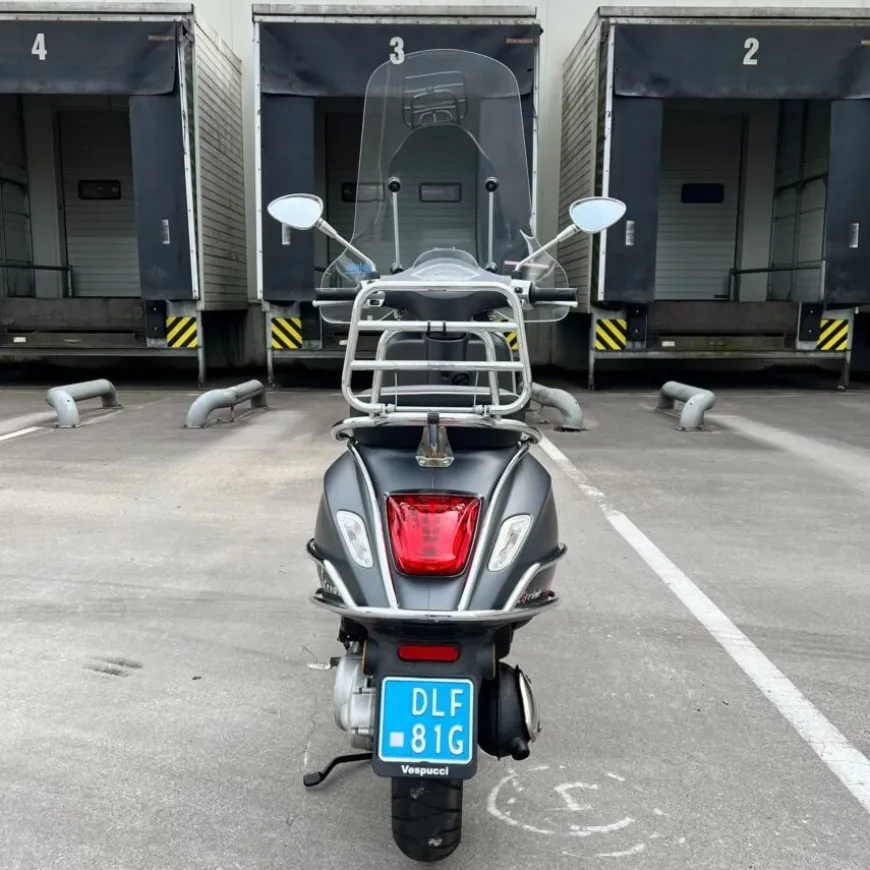 SOLD Vespa Sprint Sport Mat Grijs DLF-81-G