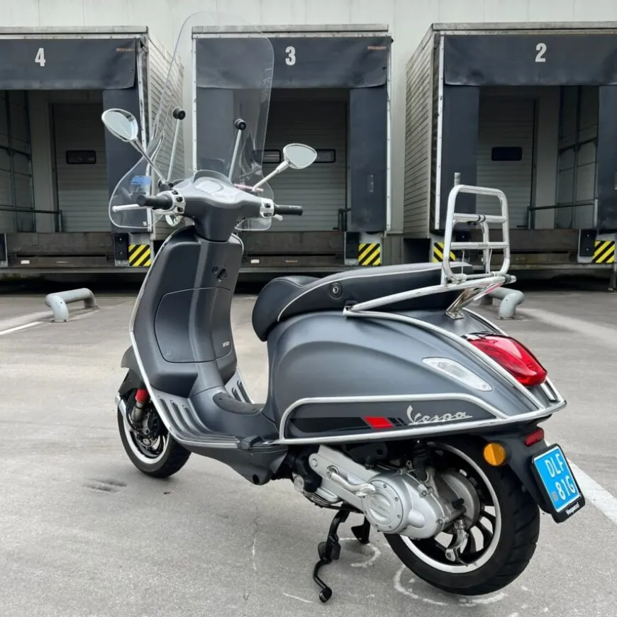 SOLD Vespa Sprint Sport Mat Grijs DLF-81-G