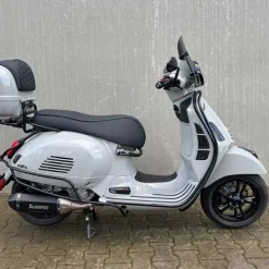 Vespa GTS310 Custom Chalk Grey Akrapovic 2026