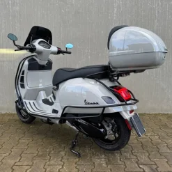 Vespa GTS310 Custom Chalk Grey Akrapovic 2026