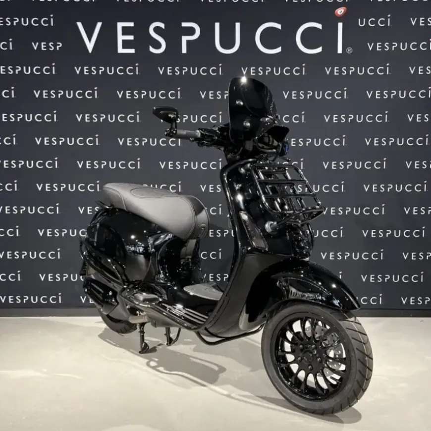 Vespa Sprint – Black on Black