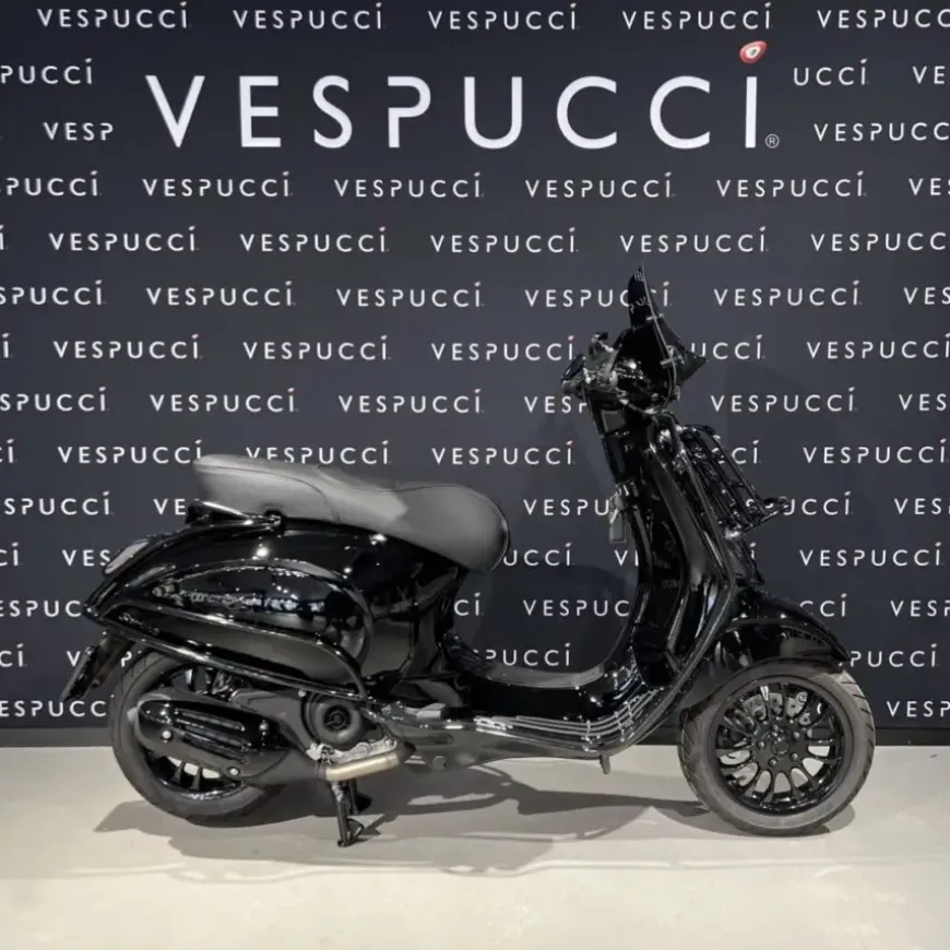 Vespa Sprint – Black on Black