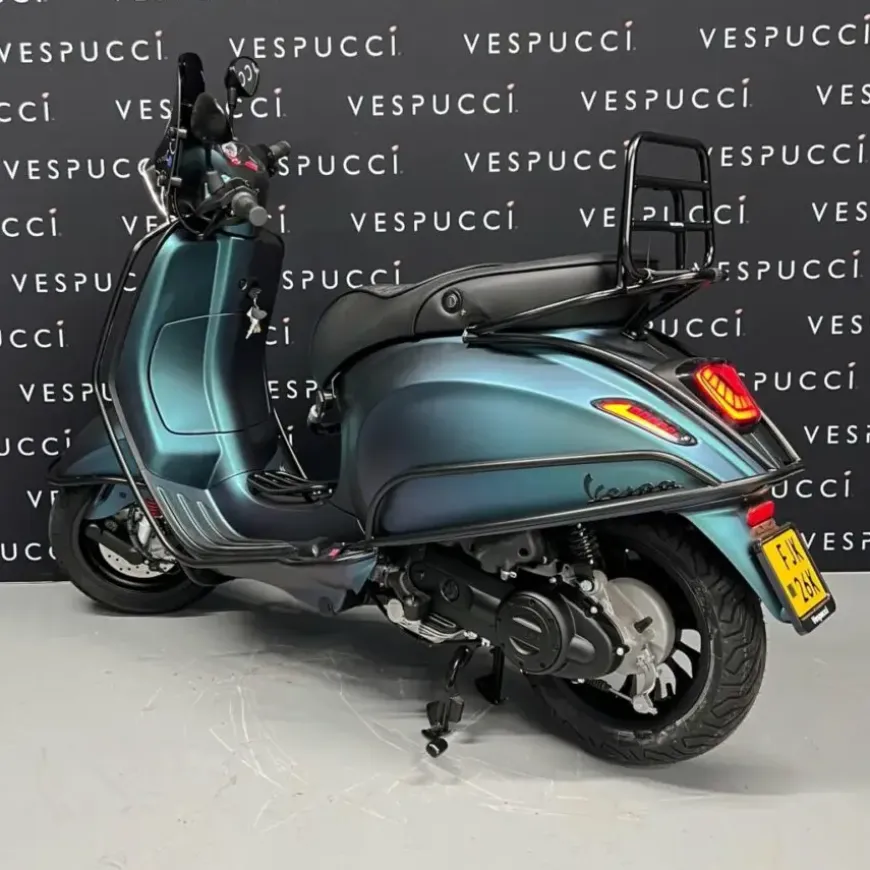 Vespa Sprint – Cycle blue