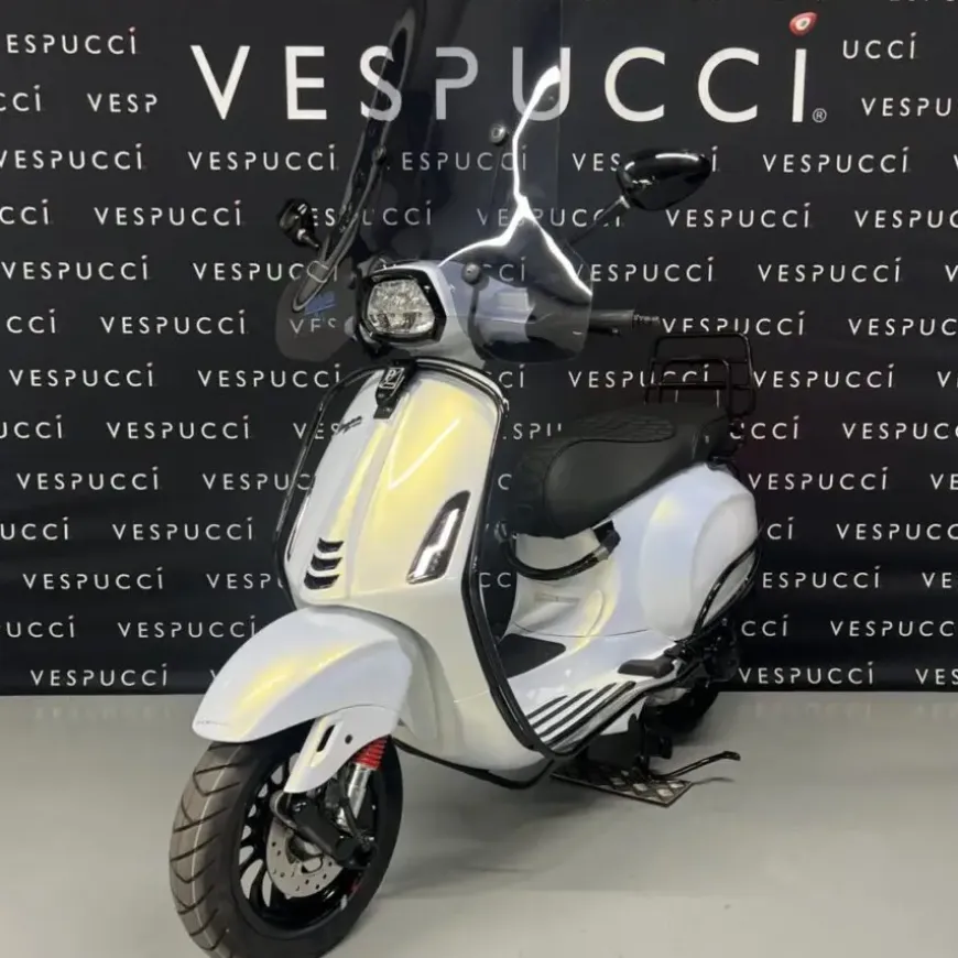 Vespa Sprint – Glossy white pearle