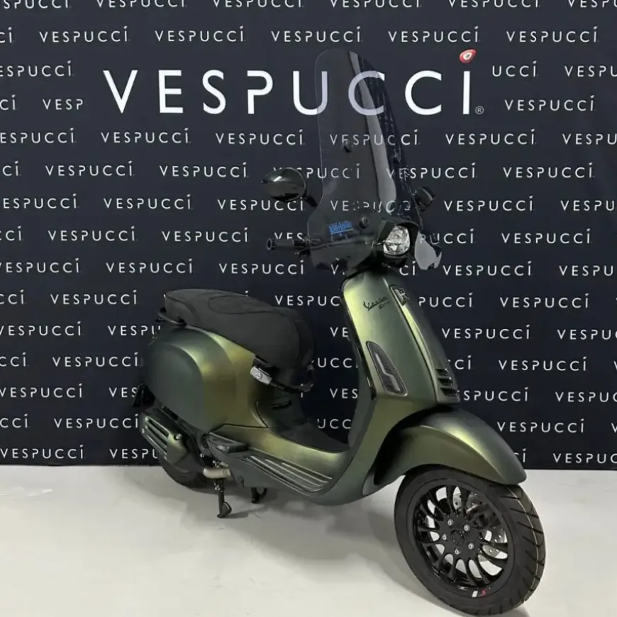 Vespa Sprint – Green to Gold