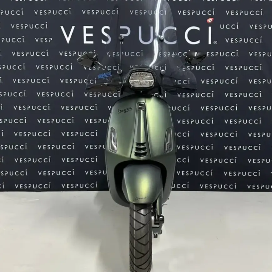 Vespa Sprint – Green to Gold