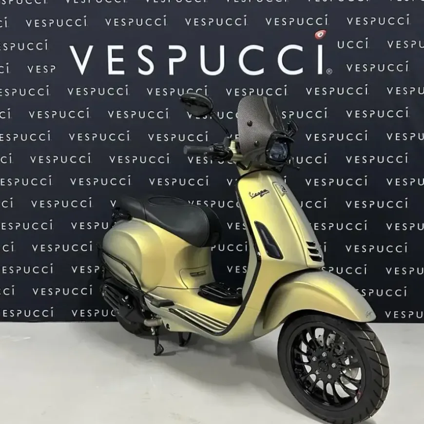 Vespa Sprint – 18K Gold